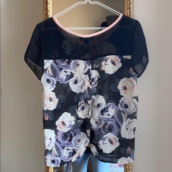 Floral AE Blousr - Picture 2 of 3